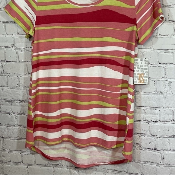 NWT LuLaRoe Classic Tee Extra Small - Picture 2 of 6